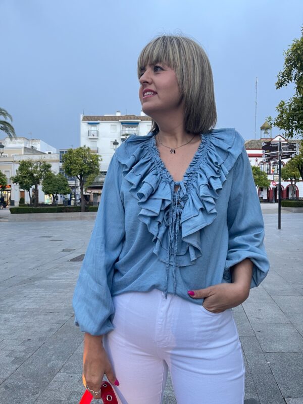 Camisa denim volantes en “V” - Imagen 2