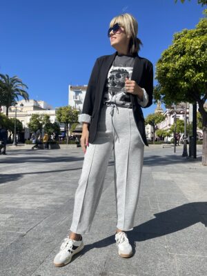 Pantalón globo gris.