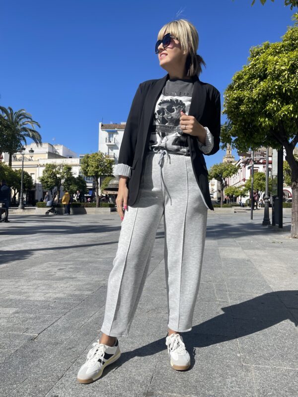 Pantalón globo gris.