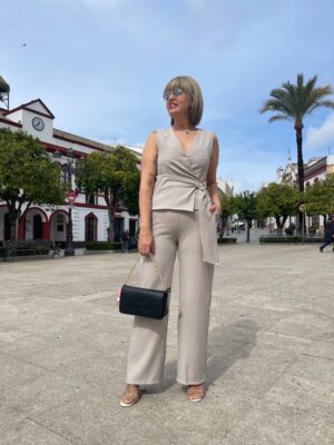 Conjunto Florette beige.