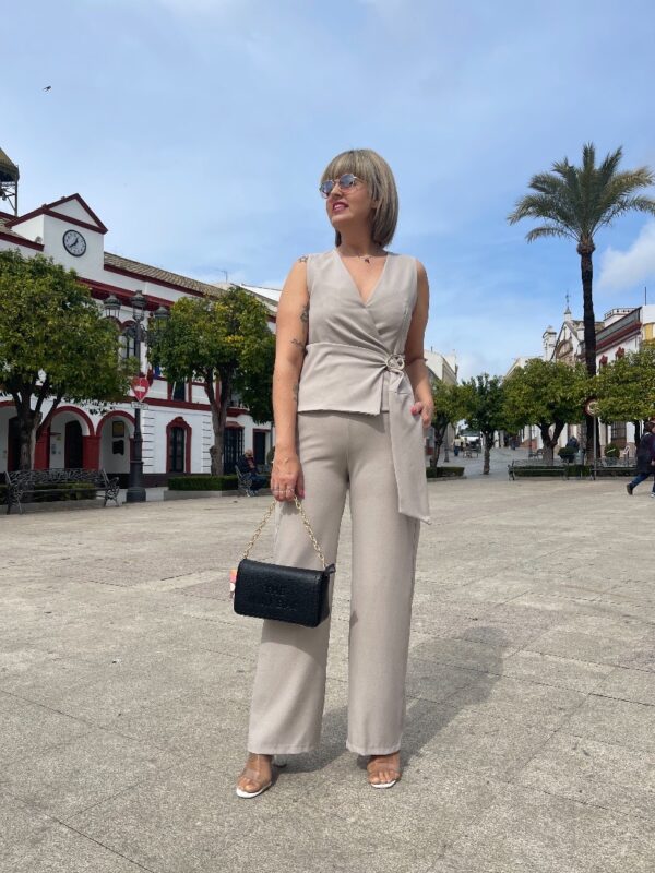 Conjunto Florette beige.