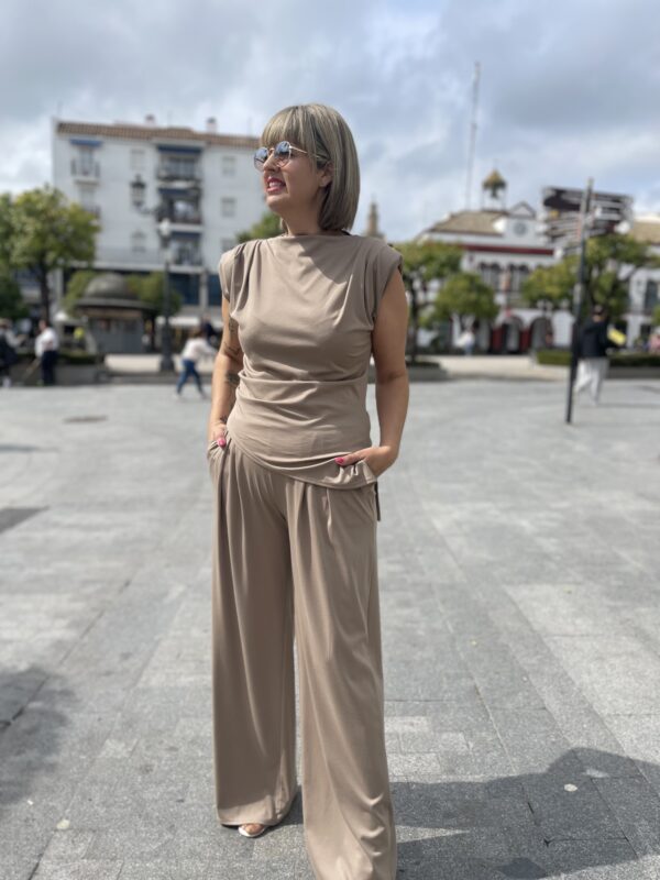 Conjunto Luxette camel. - Imagen 2