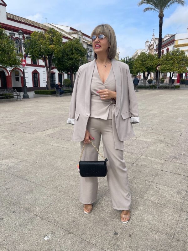 Chaqueta Sofia beige. - Imagen 2