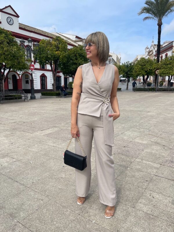 Conjunto Florette beige. - Imagen 2