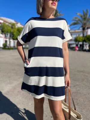 Vestido franjas azul.