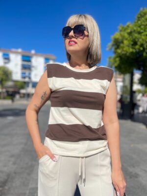 Camiseta franja marrón chocolate.