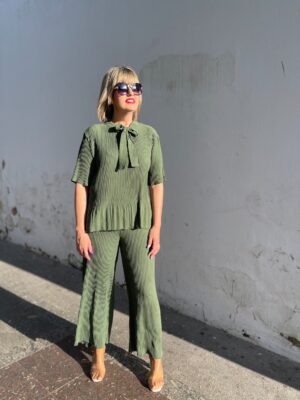Conjunto plisado verde.