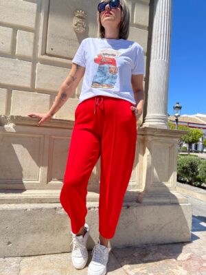 Pantalón globo rojo.