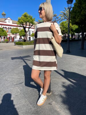 Vestido franjas marrón chocolate.