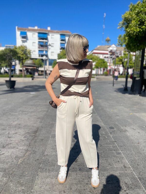 Camiseta franja marrón chocolate. - Imagen 4