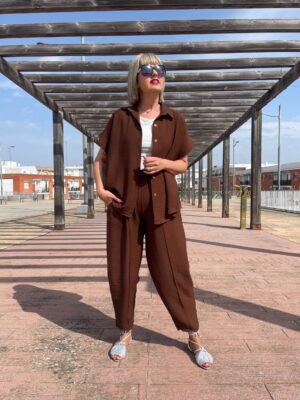 Conjunto Sara brown.
