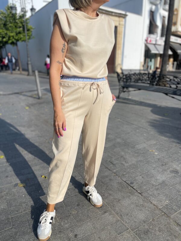 Conjunto globo chic beige.