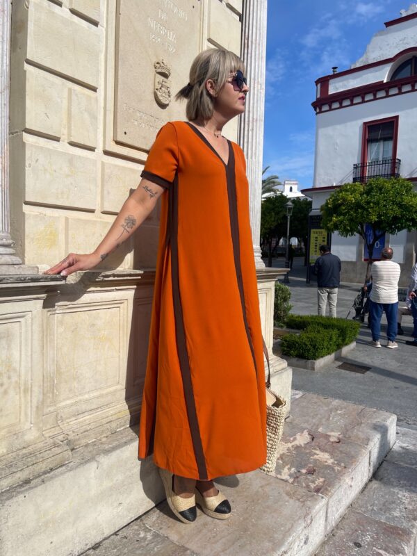 Vestido Chloe manga corta teja.