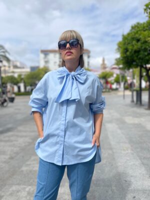 Maxi camisa lazo celeste.