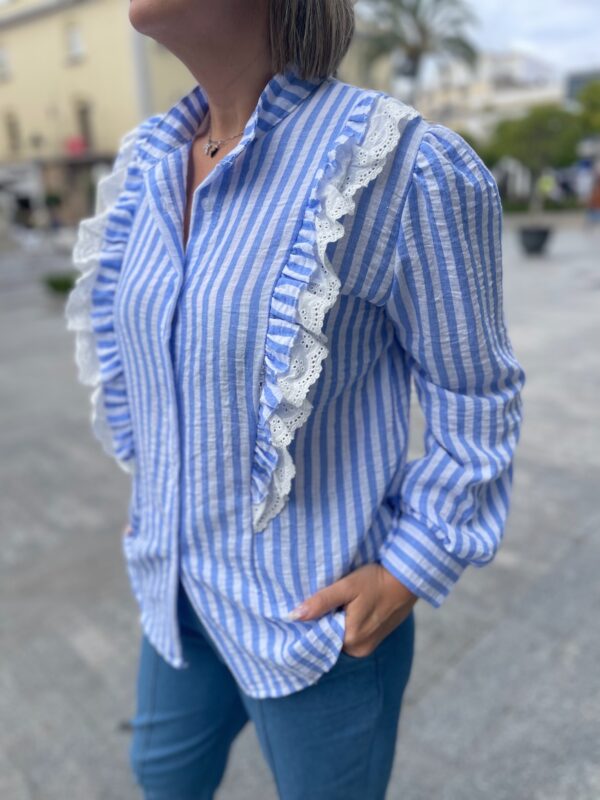 Camisa raya volantes verticales. - Imagen 4