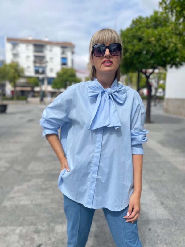 Maxi camisa lazo celeste. - Imagen 2