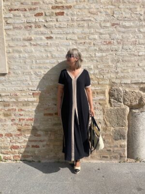 Vestido Chloe manga corta negro.