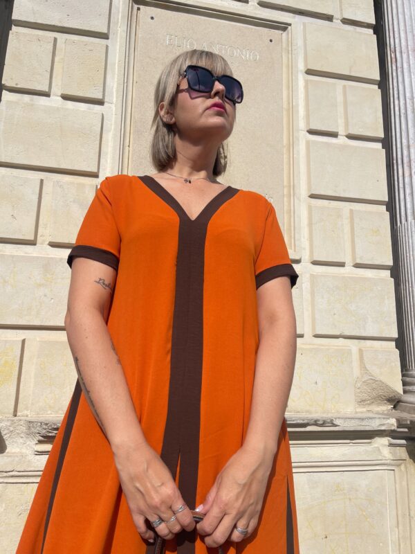 Vestido Chloe manga corta teja. - Imagen 5