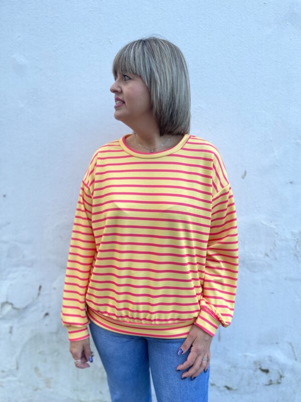 Sudadera rayas amarilla. - Imagen 2