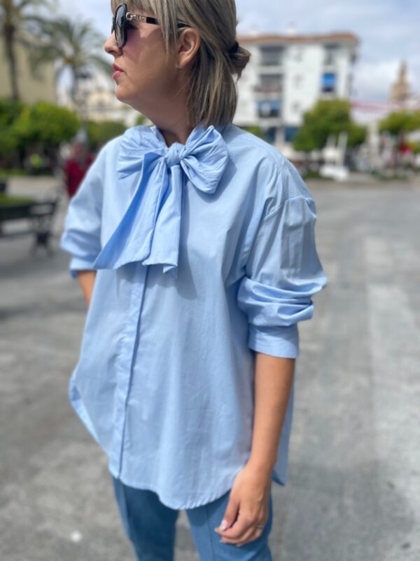 Maxi camisa lazo celeste. - Imagen 4