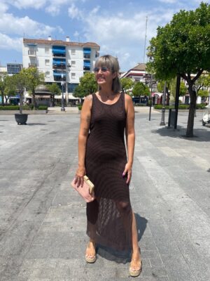 Vestido rejilla marrón chocolate.