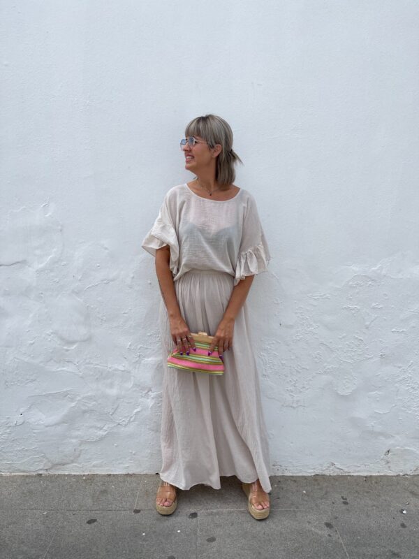 Conjunto soft pantalón efecto falda beige. - Imagen 2