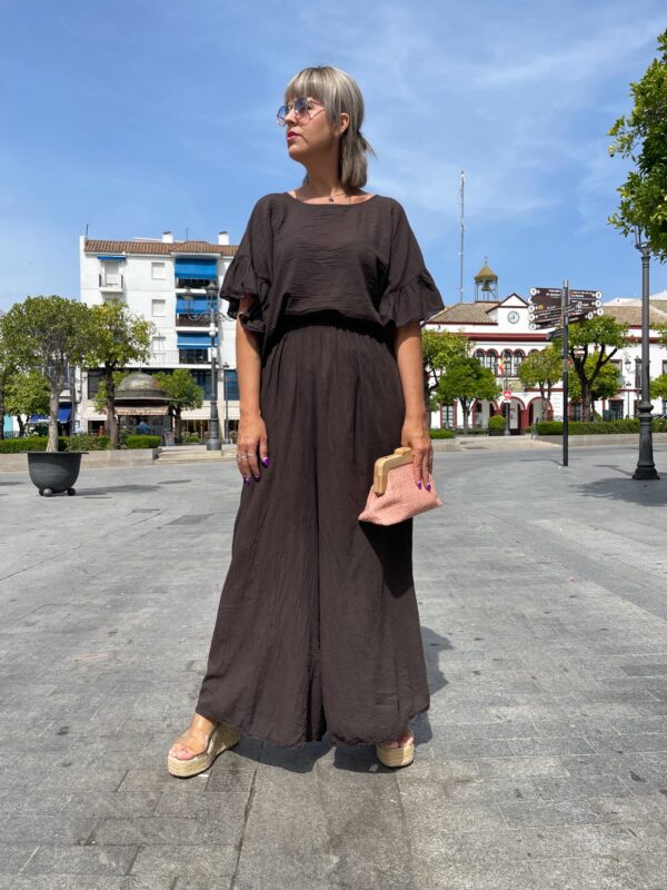 Conjunto Soft pantalón efecto falda marrón chocolate.