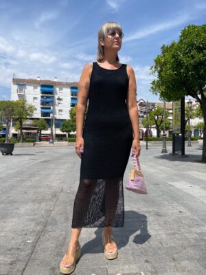 Vestido de rejilla negro.