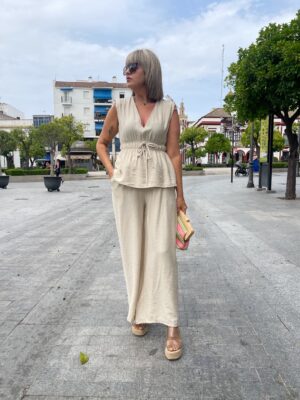 Conjunto Silvia beige.