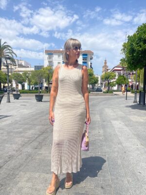 Vestido rejilla beige.