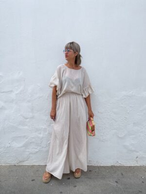 Conjunto soft pantalón efecto falda beige.