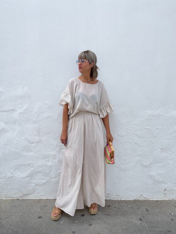 Conjunto soft pantalón efecto falda beige.