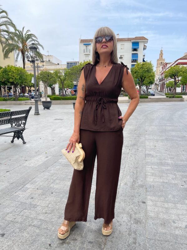 Conjunto Silvia marrón chocolate. - Imagen 4