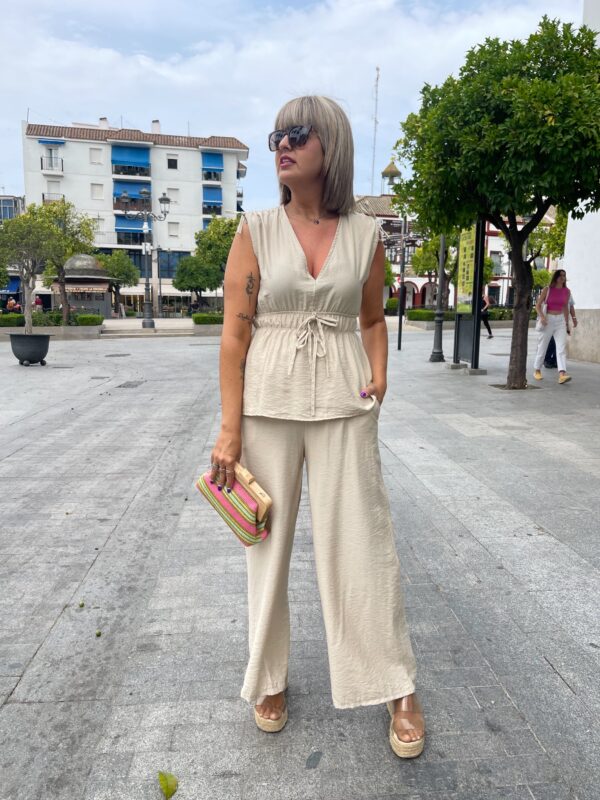 Conjunto Silvia beige. - Imagen 2