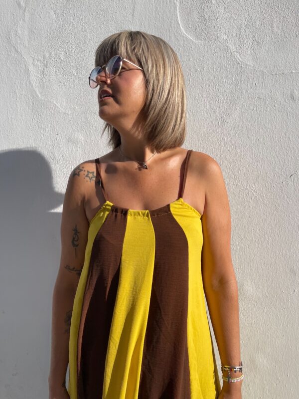 Vestido Savannah amarillo marrón chocolate. - Imagen 2