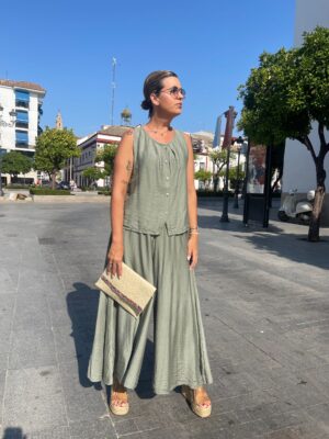 Conjunto Brisa (pantalón efecto falda) verde.
