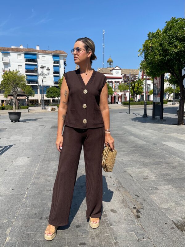 Conjunto Easy Flow marrón chocolate.