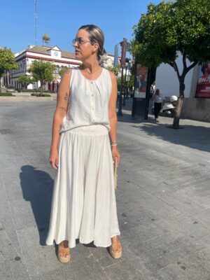 Conjunto Brisa (pantalón efecto falda) beige.
