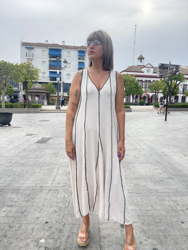 Vestido Zoe beige.