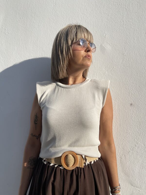 Top Sicilia hombreras beige. - Imagen 3