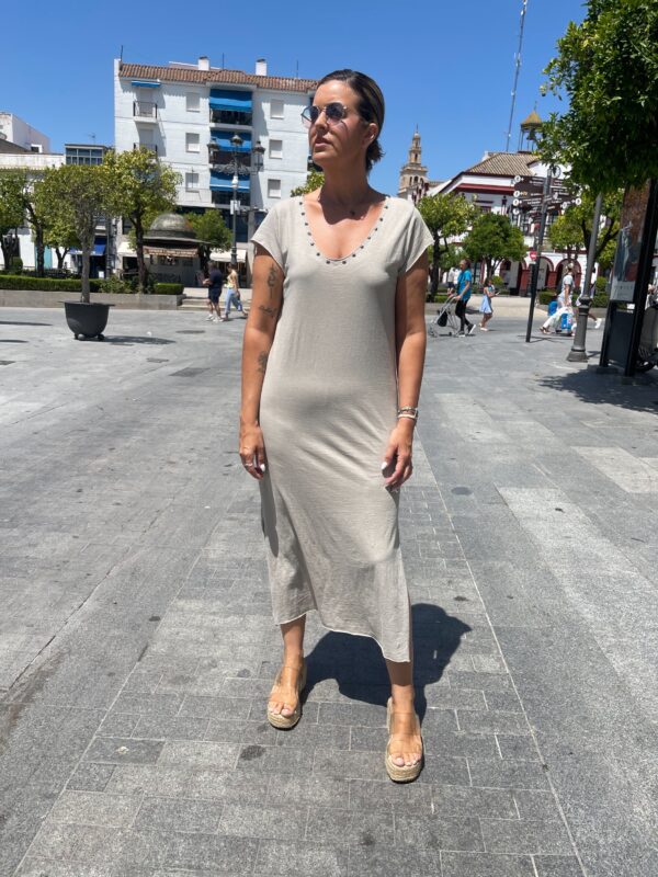 Vestido confort beige. - Imagen 3
