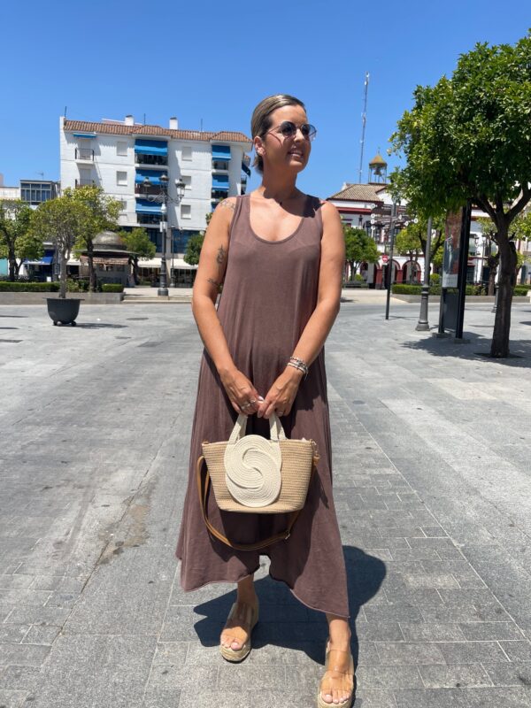 Vestido confort tirante ancho marrón chocolate. - Imagen 3