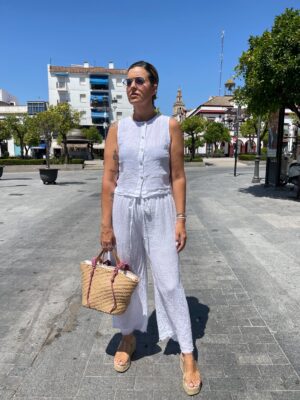 Conjunto 100 % lino blanco.