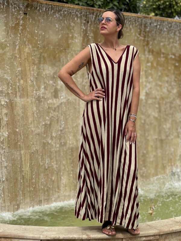 Maxi Vestido Deluxe burdeos. - Imagen 3