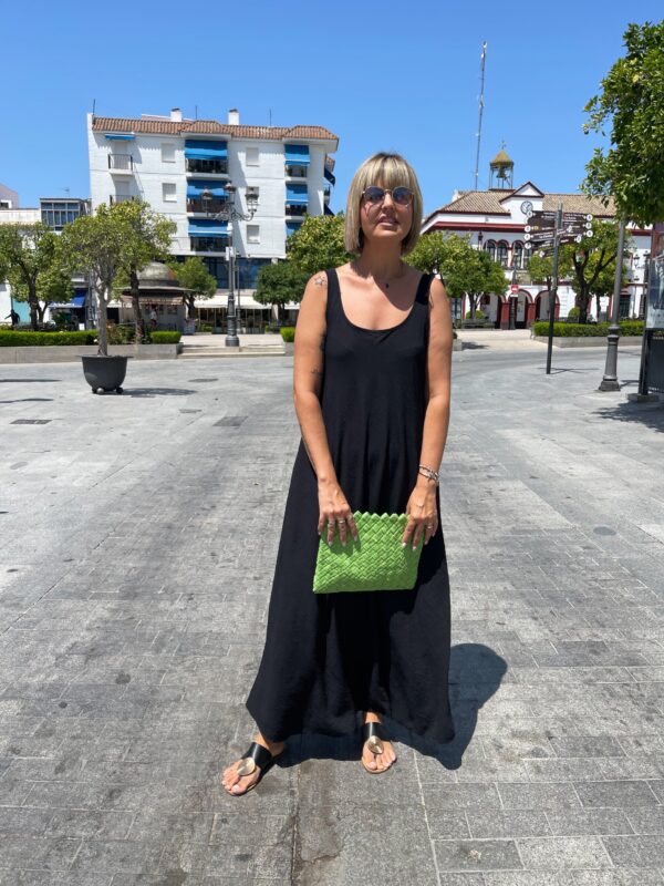Vestido básico bolsillos negro. - Imagen 3