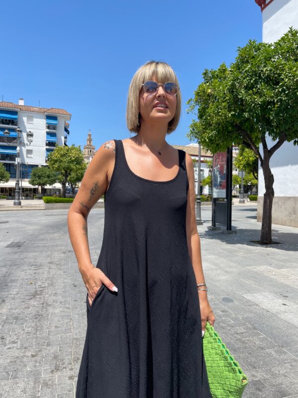 Vestido básico bolsillos negro. - Imagen 2