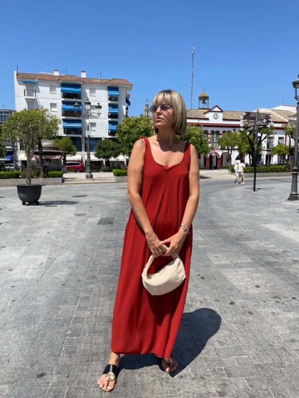 Vestido básico bolsillos teja. - Imagen 3