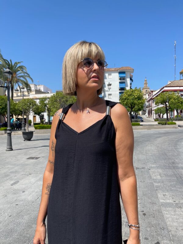 Vestido argollas negro. - Imagen 2