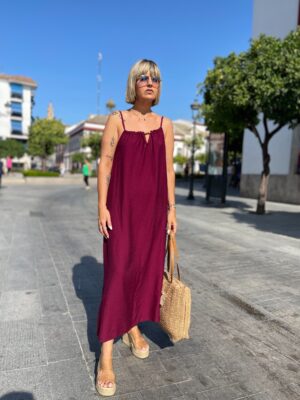 Vestido básico bolas burdeos.