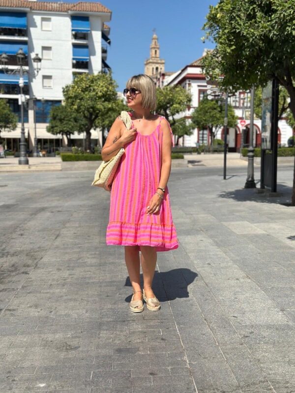 Vestido Sun Beach fucsia.
